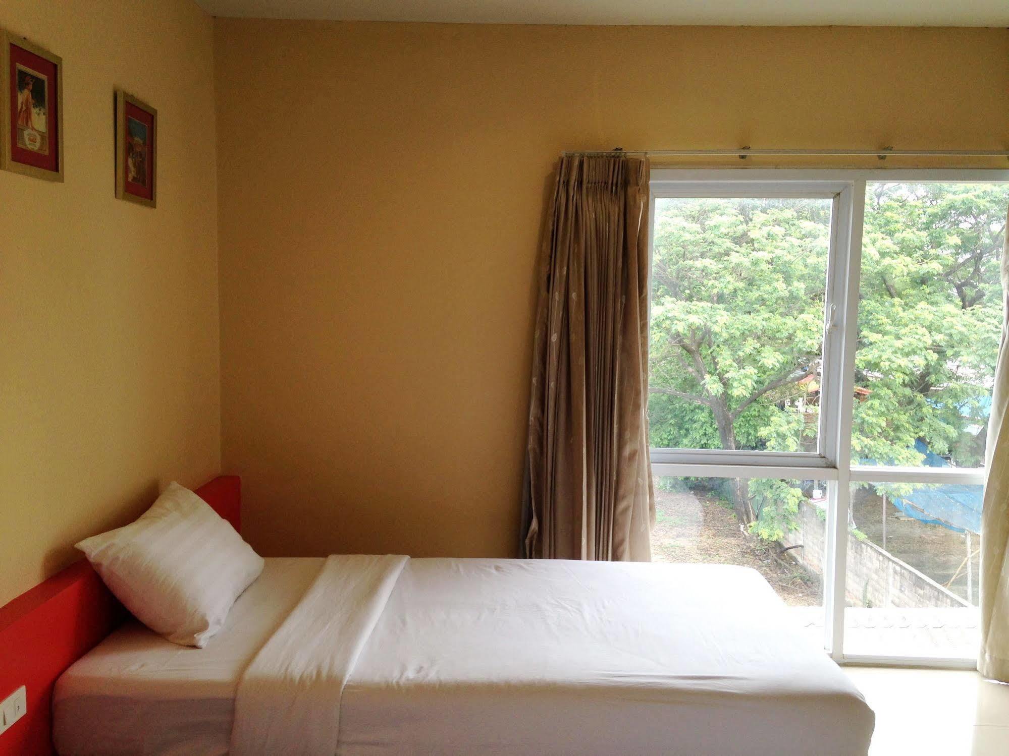 C2 Residence Lampang Zewnętrze zdjęcie